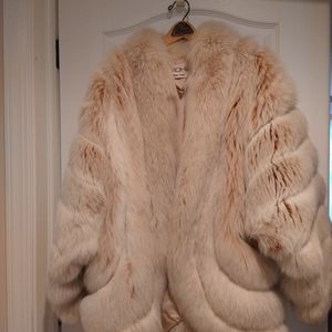 Bill Blass Fox fur coat with slight undertones of red fox, sz 8.